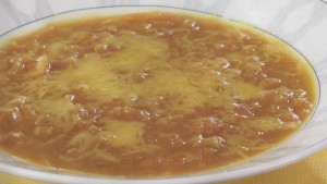 Karamelizuotų svogūnų sriuba