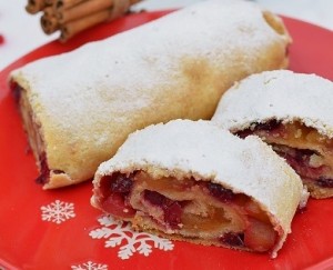 strudelis su obuoliais ir spanguolem
