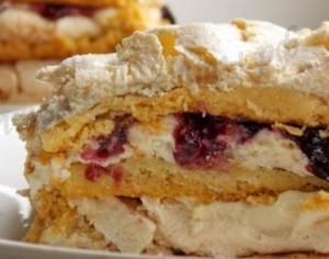 Trupininis tortas su beze ir virtu kremu