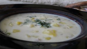 Bulvių sriuba su lydytu sūriu ir perlinėmis kruopomis