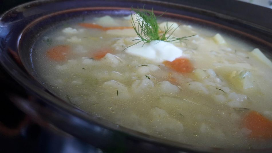 Kalafiorų sriuba arba žiedinių kopūstų sriuba.